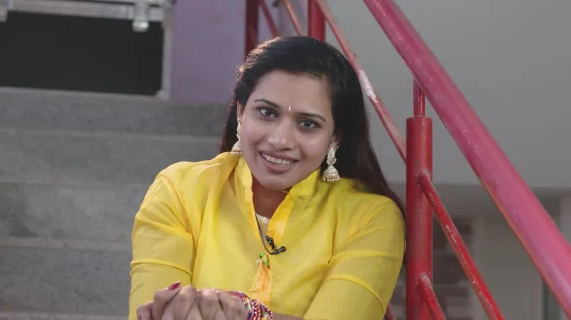 Mangli performs for 'Dussehra' - Dasara Sambaralu