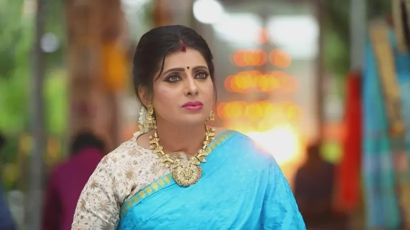 Sundaram tells Akhila about Parvathy’s marriage - Sembaruthi
