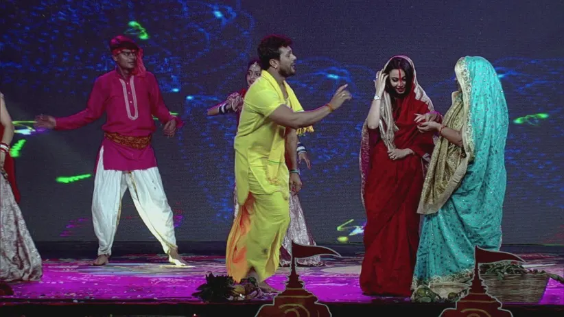 Khesari Lal Yadav and Pooja Ganguly’s performance
