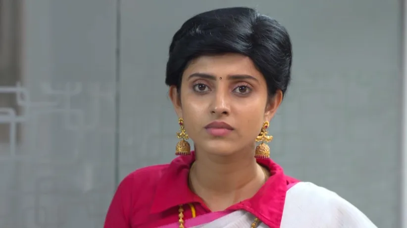 Sathya and Prabhu Are Welcomed at the Temple - Sathya