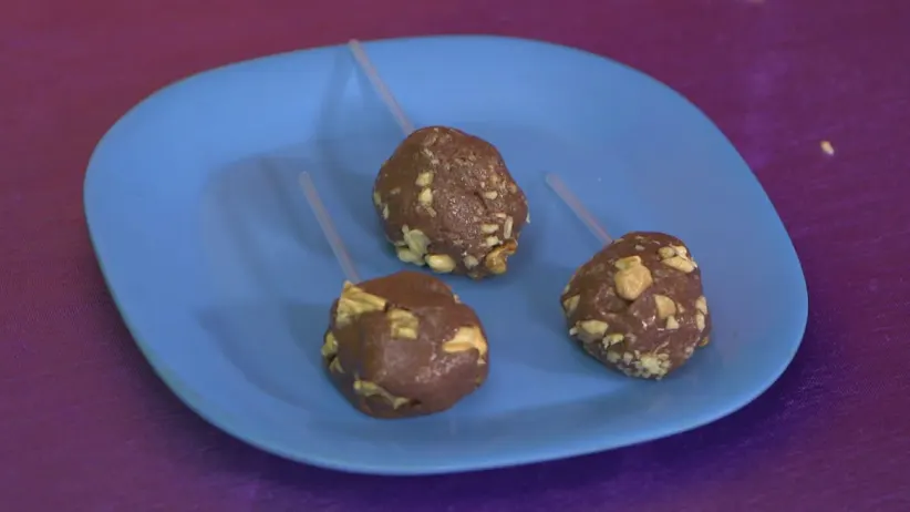 Sandwich Pakoda and Choco Walnut Pop - Aamhi Saare Khavayye