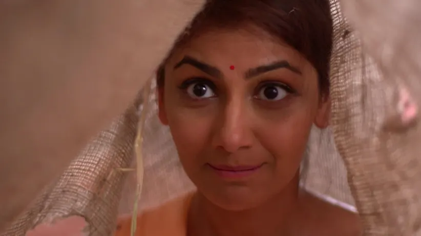 Pragya tries rescuing Abhi - Kumkum Bhagya