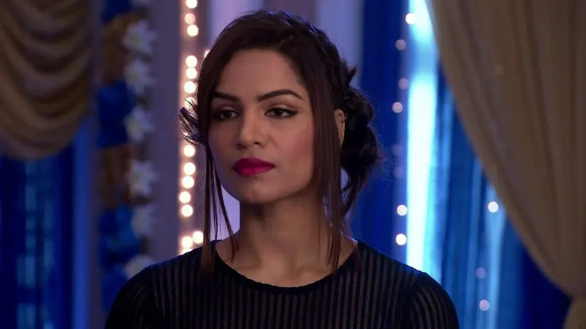 Abhi gets angry at the journalists - Kumkum Bhagya
