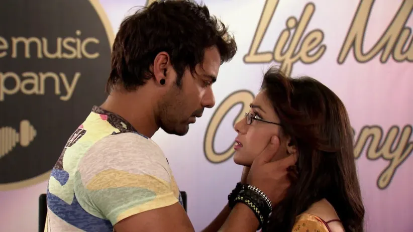 Sarla asks Pragya to leave her job - Kumkum Bhagya
