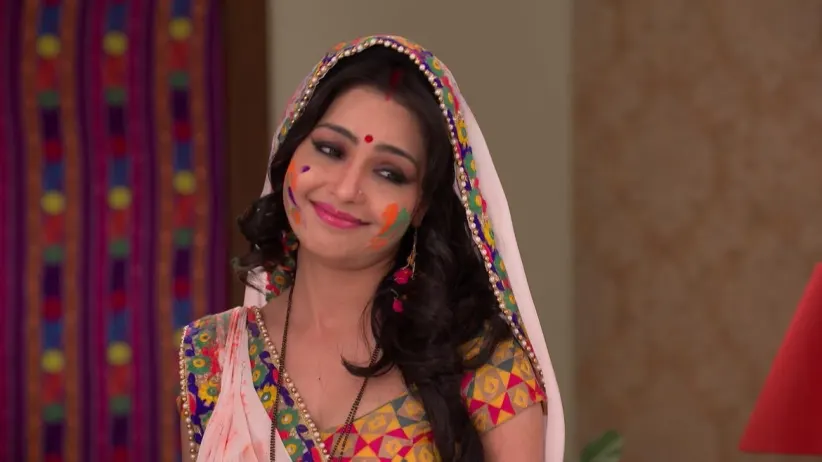Modern Colony celebrates Holi - Bhabi Ji Ghar Par Hai