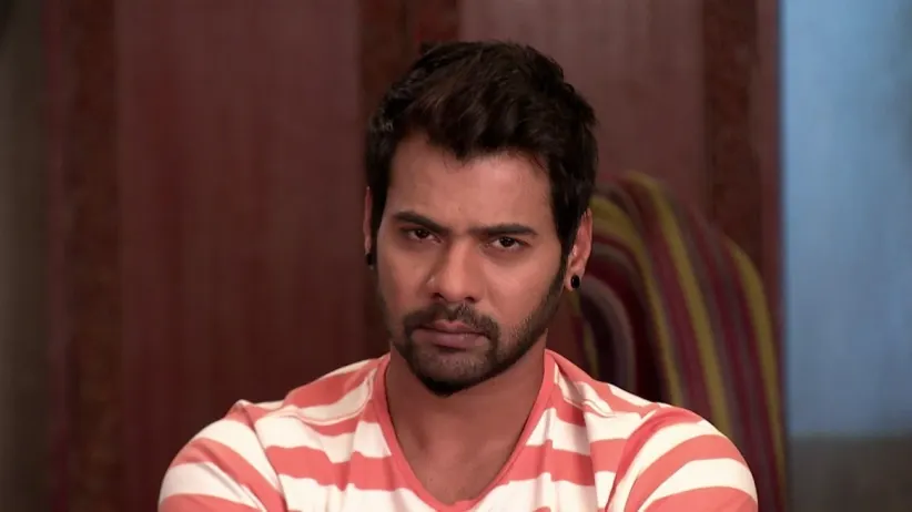 Pragya is shocked to see Vijay escaping - Kumkum Bhagya