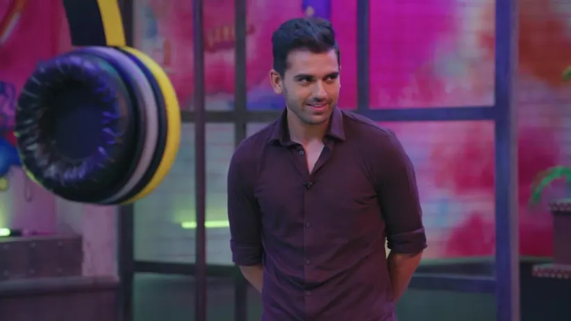 Deepak Chahar and Karan Wahi play a unique game