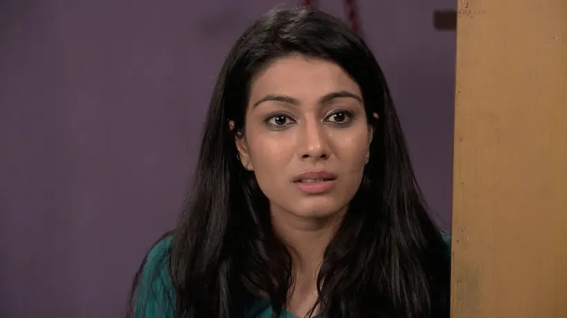 Aliya finds a large sum of money in Poorvi's room - Kumkum Bhagya