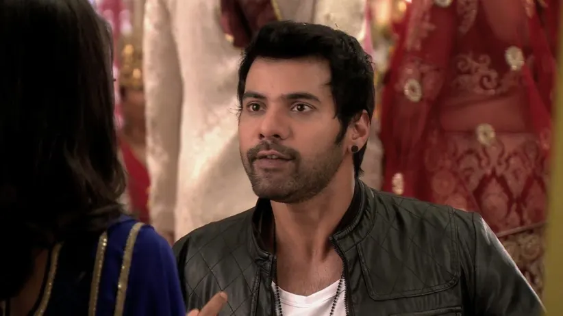 Abhi arrives as a celebrity guest for the wedding - Kumkum Bhagya
