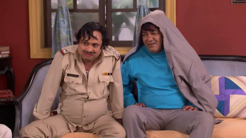 Khoonkhar Sena stops the play - Bhabi Ji Ghar Par Hai