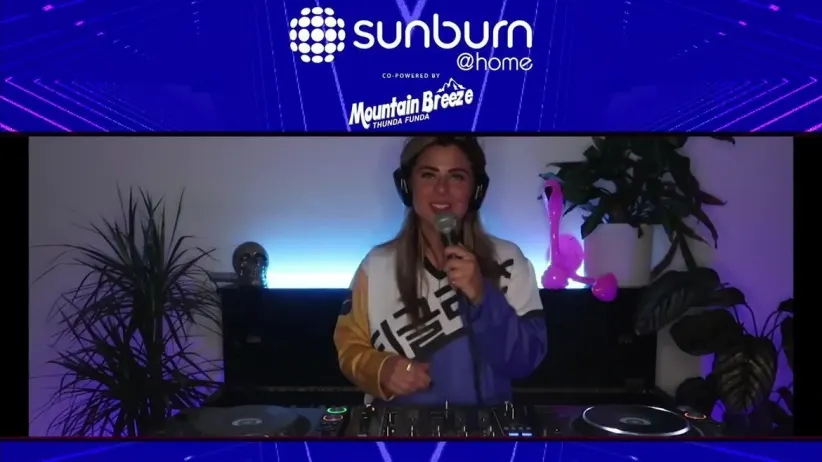 Laura van Dam | Sunburn at Home