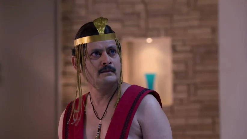 Malkhan and Teeka try to extract nagmani from Manmohan - Bhabi Ji Ghar Par Hai