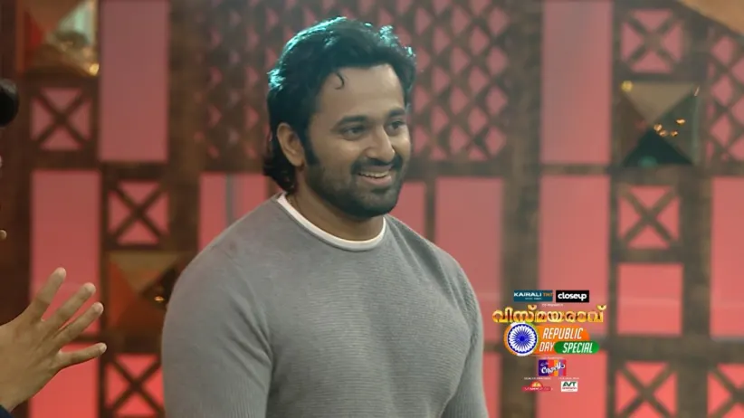 Unni Mukundan graces the show with his presence - Vismayaravu