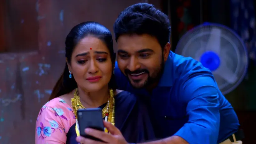 Ajit Kumar tortures Manjula - Devmanus
