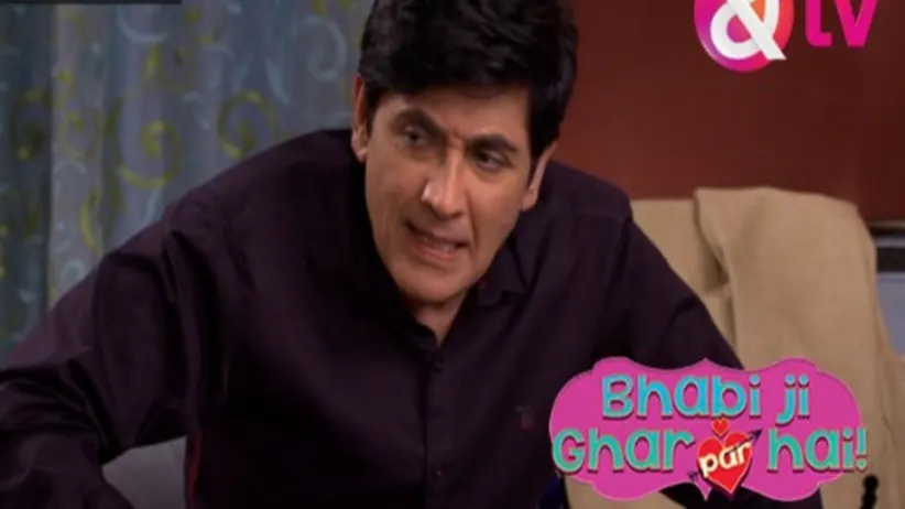 Manmohan and Vibhuti escape to Saxena's house - Bhabi Ji Ghar Par Hai