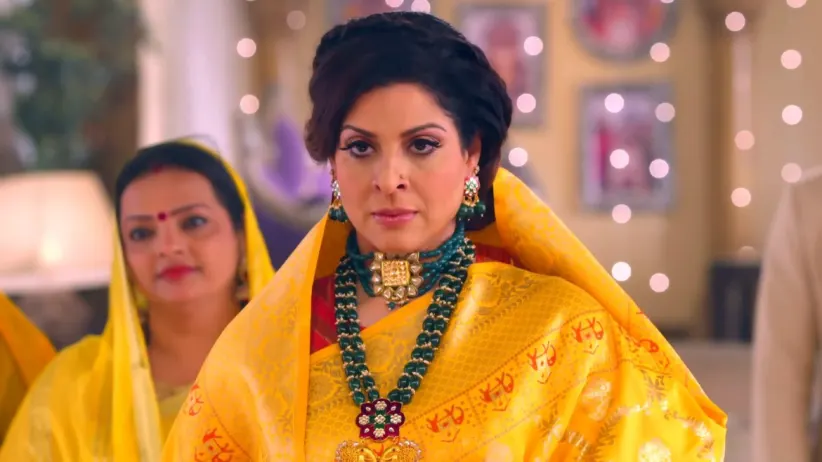 Rani gets stuck in a fire - Apna Time Bhi Aayega