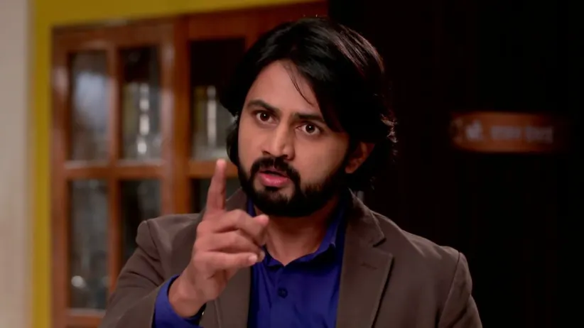 Aniket saves Rajan - Pahile Na Me Tula