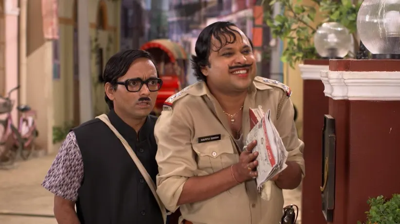 David arrives unannounced at the Mishras- Bhabi Ji Ghar Par Hai