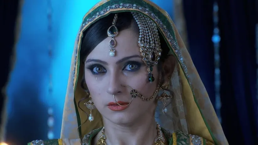 Jalal and Jodha tend to an unconscious Ruqaiya - Jodha Akbar