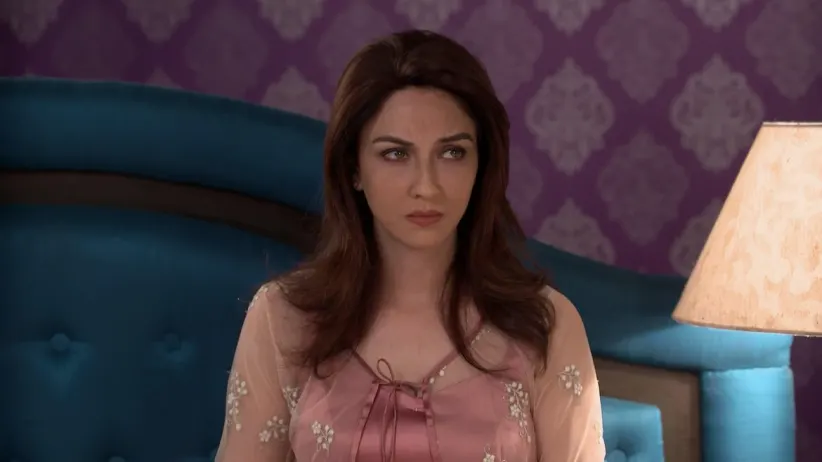 Manmohan sees Angoori leaving the house at night - Bhabi Ji Ghar Par Hai