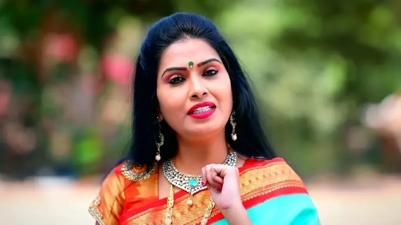 Saroja Stages an Act