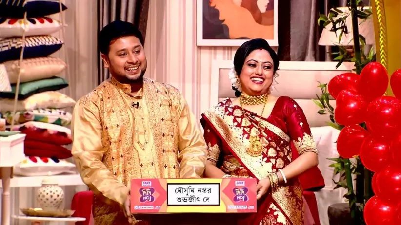 Four Couples Grace Didi’s Stage
