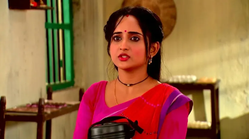 Torsha Insults an Unemployed Siddhartha
