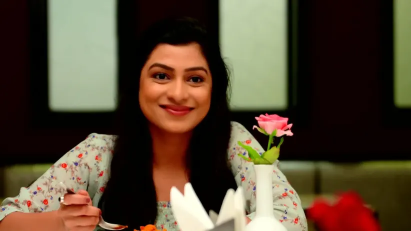 Sumitra Awaits Siddharth's Call