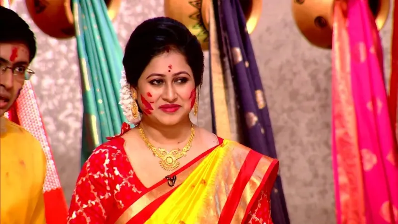 An Array of Colours on Didi’s Stage