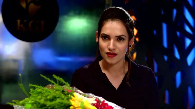Vikramjeet Stops Naina from Leaving