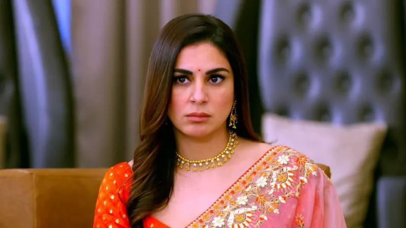 Kareena and Sherlyn Plan a Theft