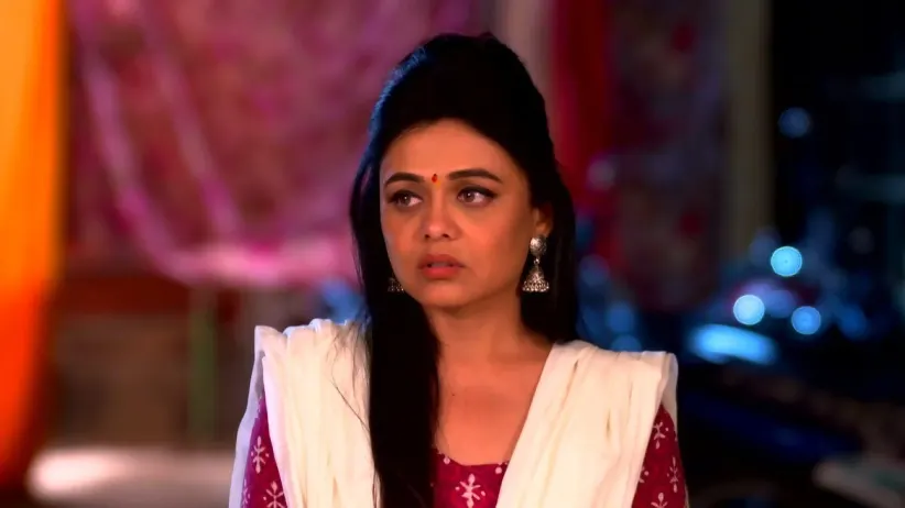 Pari Invites Yash for the Holi Celebration
