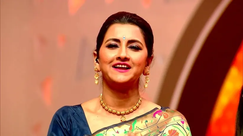 Actresses Grace the Stage with Their Friends