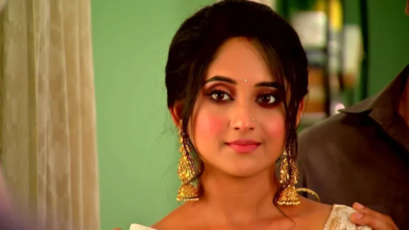 Mithai Arrives at the Felicitation Function