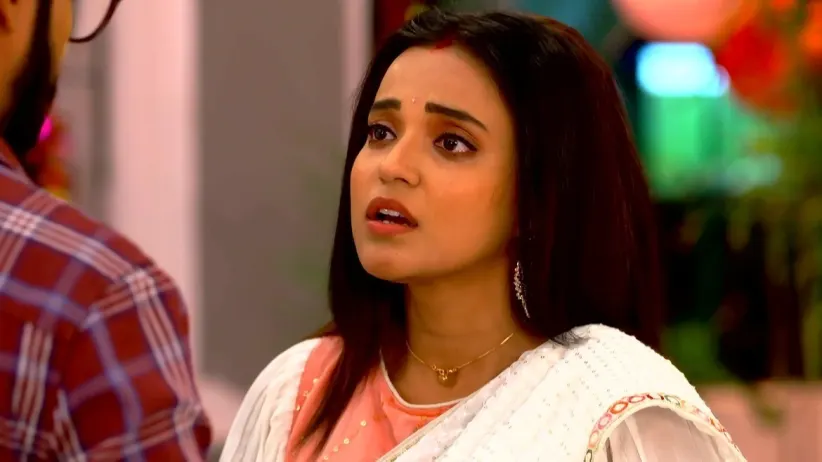 Urmi Rescues Satyaki from the Goons