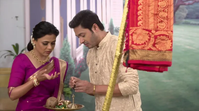 Neha and Yash Worship the 'Gudi'