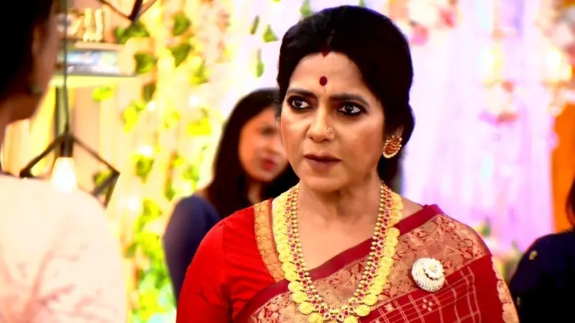 Anjali Insults Tubri at the Party