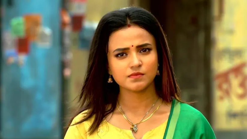 Urmi and Satyaki Go in Search of Samar