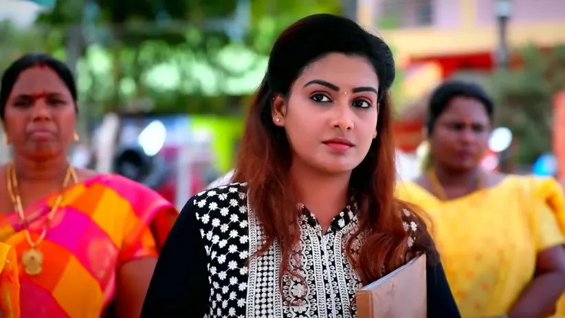 The Goons Chase Charulatha