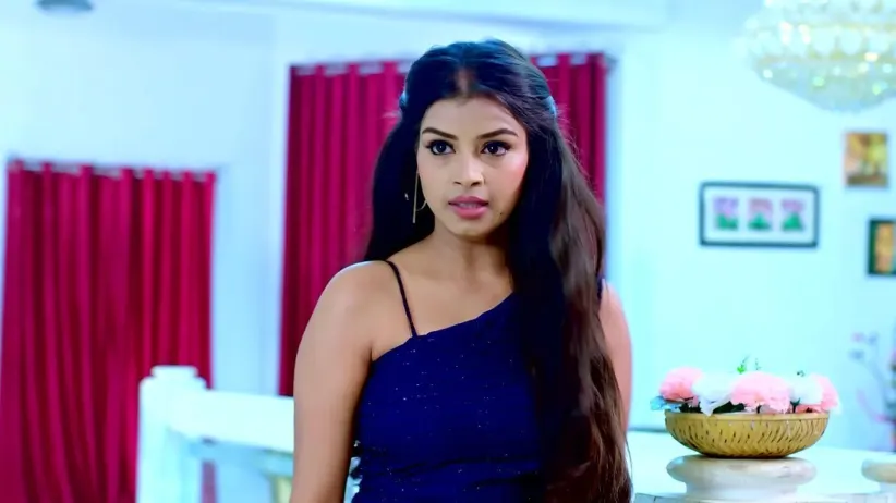 Shailu Embraces Trishul