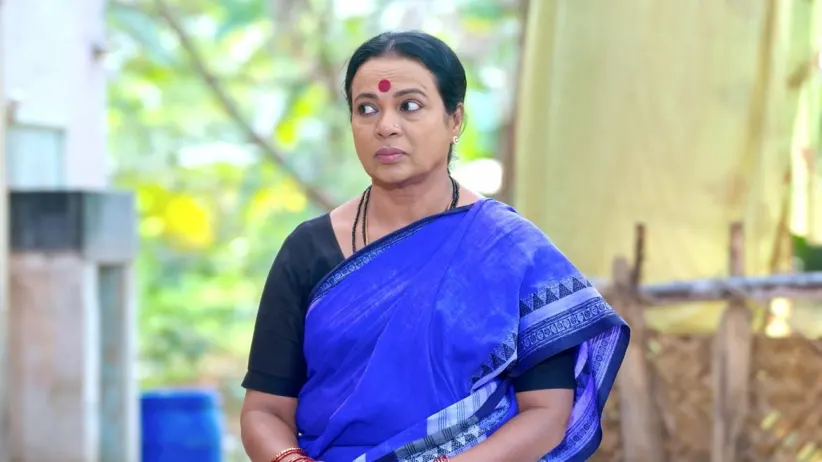 Kaali Opens a Bar
