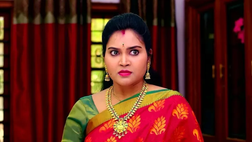 Divya Teaches a Lesson to Bhuvana