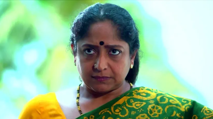 Shalini Shares Her Woes with Kurup