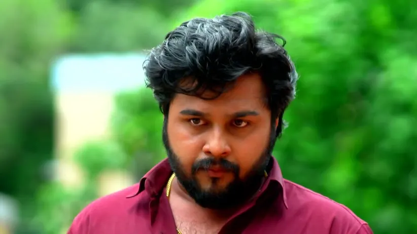 Shalini Gets Upset on Seeing Sharda