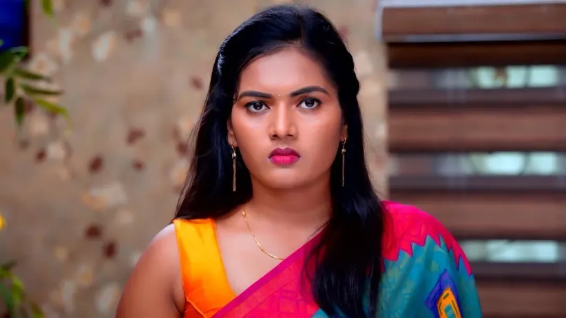 Karthik Scolds Vanathi