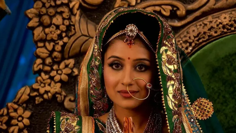 Jodha Performs a Song in Jalaal's Court