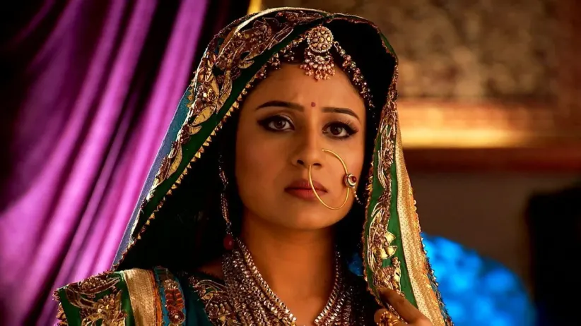 Adham Khan Enters Jalaal's Harem