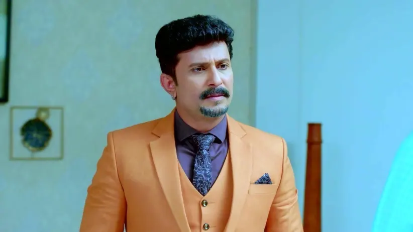 Leela Seeks Jayaprada's Guidance