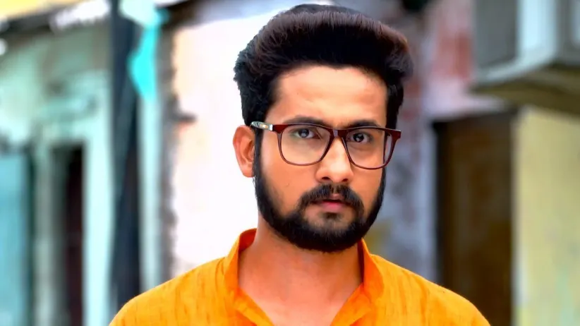 Satyaki Hands Samar over to the Police