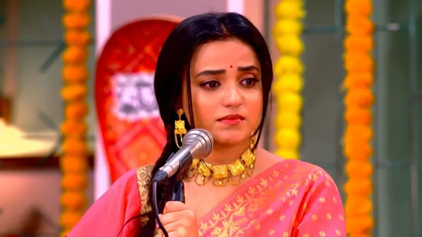 Satyaki Asks Urmi to Be Self-Reliant